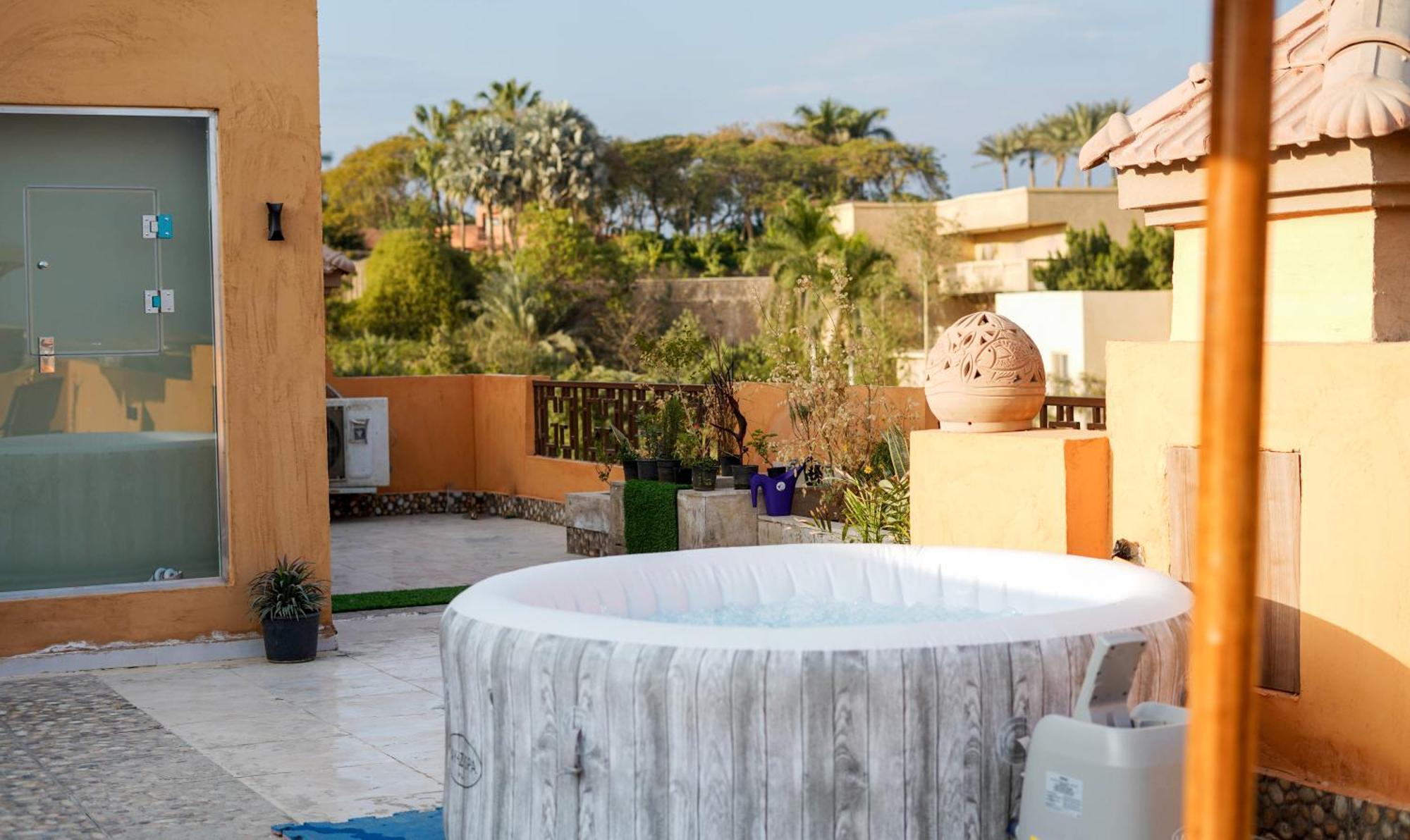 Апартаменты Boho Getaway With Pyramids View & Jacuzzi Giza Экстерьер фото