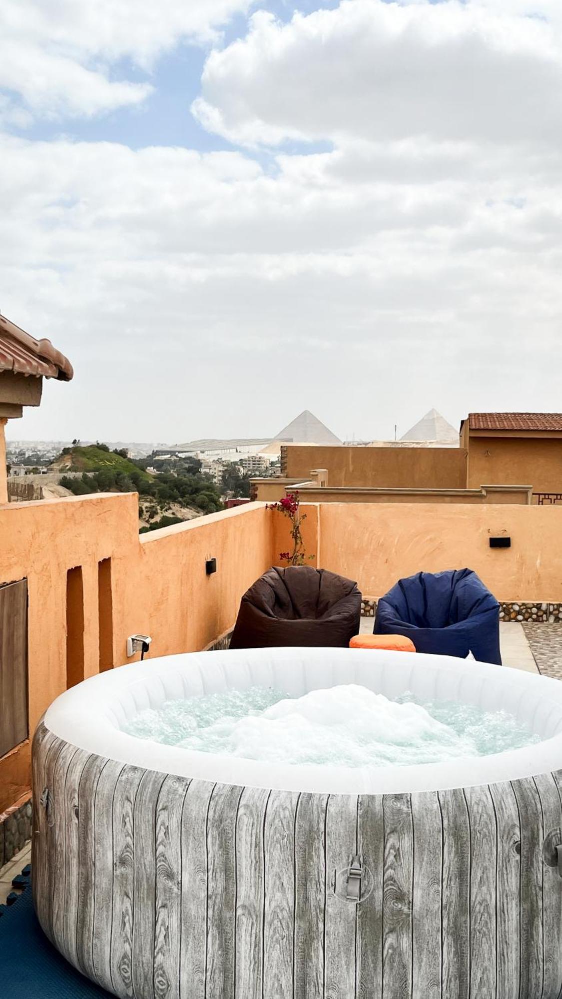 Апартаменты Boho Getaway With Pyramids View & Jacuzzi Giza Экстерьер фото